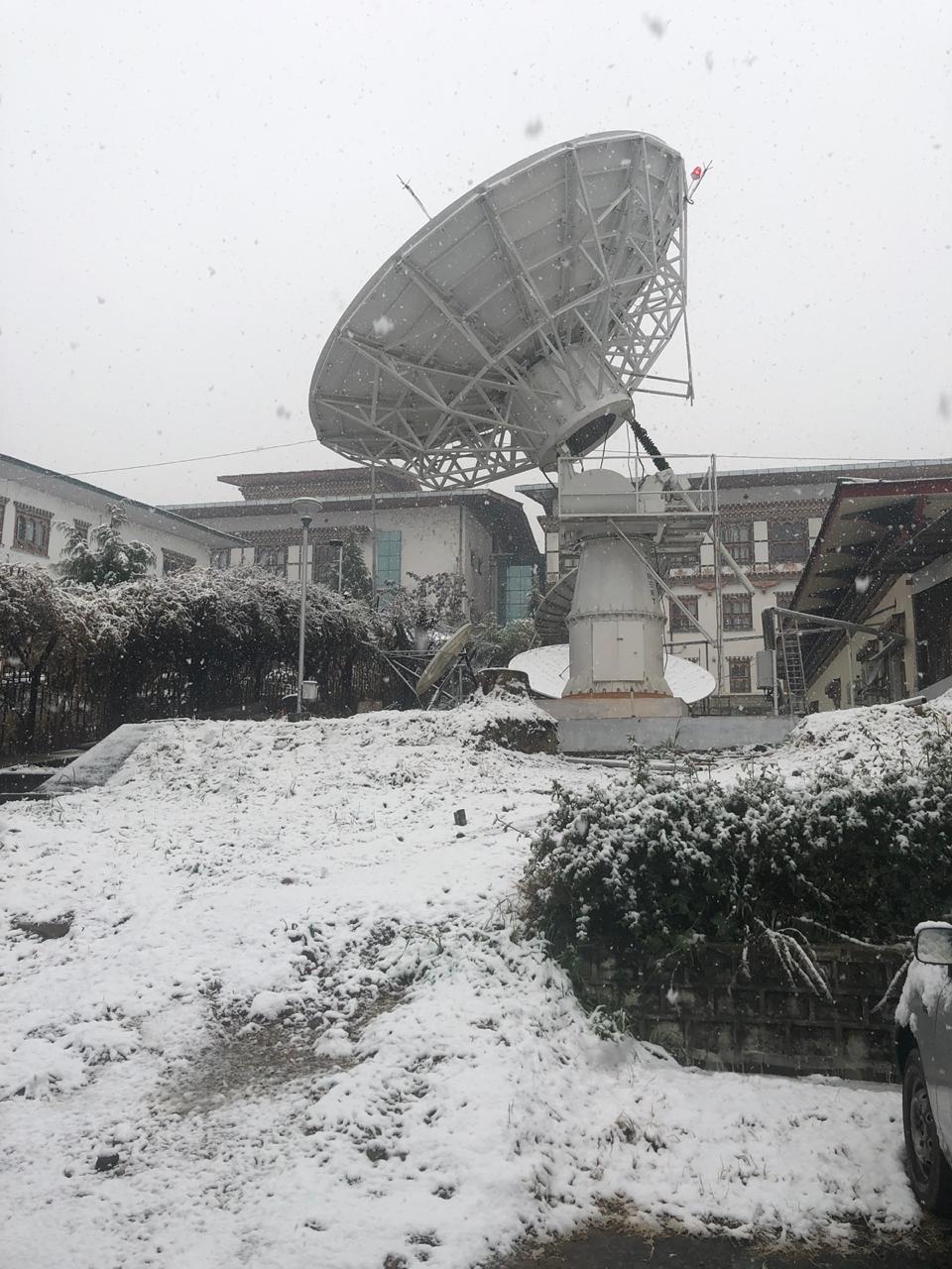Comsat large antenna system installed in winter conditions